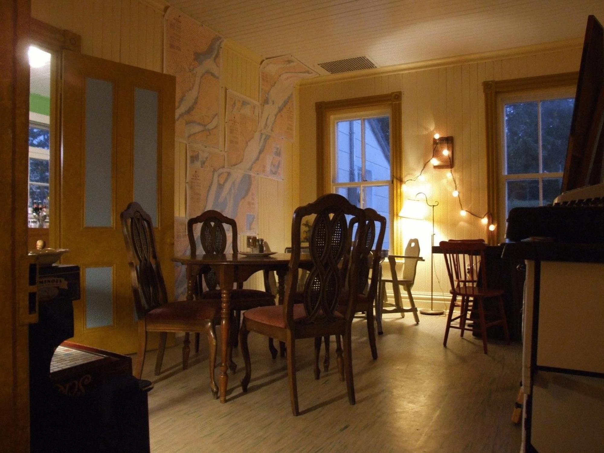 Auberge du Café chez Sam Baie-Sainte-Catherine Extérieur photo